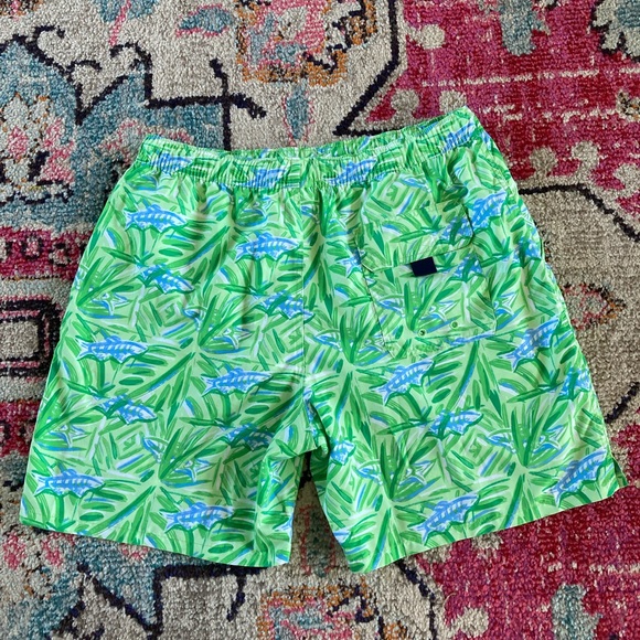 Men’s Vineyard Vines swim trunks green/blue fish pattern Fully lined medium - Picture 3 of 8